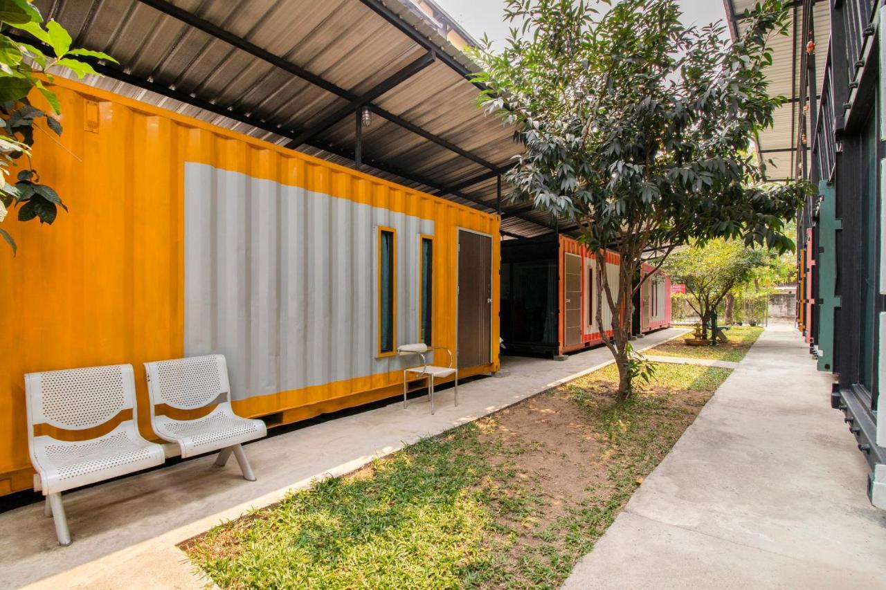 Oyo 673 Sleep Box Hotel 2*