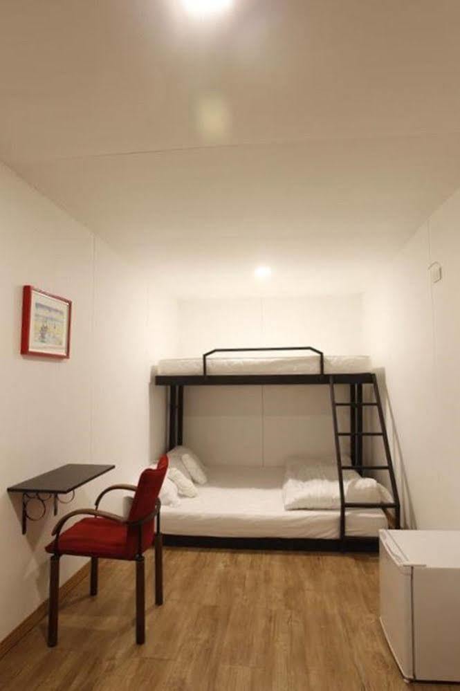 Hotel Oyo 673 Nice Sleep Box 2*
